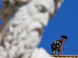 Ahli Jelaskan Campuran Zat Kimia yang Hasilkan Asap Hitam pada Konklaf