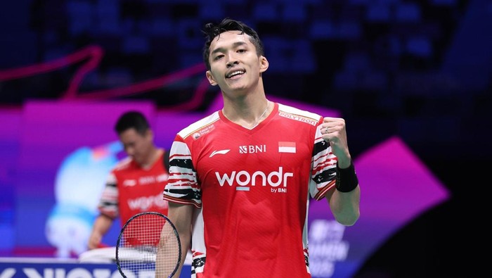 Jonatan Christie Jonatan Christie menjinjing Indonesia unggul atas Thailand menjadi 2-1 di perempatfinal Piala Sudirman 2025.