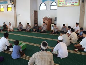 Safari Jumat di Kejobong, Kapolres Akbar Dapat Keluhan Maraknya Knalpot Brong Safari Jumat di Kejobong, Kapolres Akbar Dapat Keluhan Maraknya Knalpot Brong