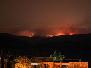 Penyebab Kebakaran dan Badai Pasir Mengerikan Israel Masih Dicari, Ini Beberapa Teorinya Penyebab Kebakaran dan Badai Pasir Mengerikan Israel Masih Dicari, Ini Beberapa Teorinya