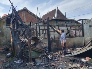 Pabrik Kerupuk di Wantilgung Blora Ludes Terbakar, Kerugian Ratusan Juta Pabrik Kerupuk di Wantilgung Blora Ludes Terbakar, Kerugian Ratusan Juta