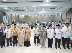 Kepala BP Haji Lepas Kloter Pertama Jemaah Surabaya, Ingatkan Niat Ibadah