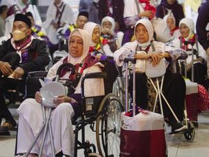 Kloter Pertama Calon Jemaah Haji Mulai Berangkat ke Tanah Suci Kloter Pertama Calon Jemaah Haji Mulai Berangkat ke Tanah Suci