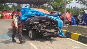 Penampakan Kondisi Mobil Anggota DPR yang Kecelakaan di Tol Pemalang