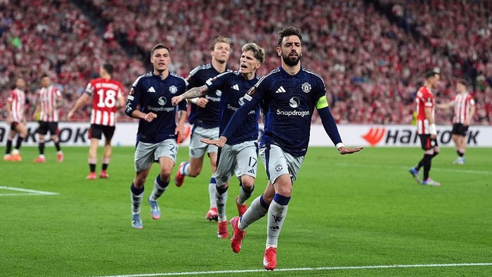 Liga Europa Manchester Uniteds Bruno Fernandes celebrates scoring their sides second goal of the game during the UEFA Europa League semi-final first leg match at the San Mames Stadium, Bilbao, Spain. Picture date: Thursday May 1, 2025. (Photo by Bradley Collyer/PA Images via Getty Images)
