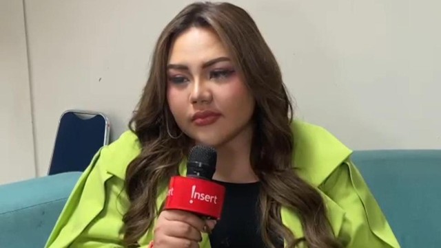 Berita Viral Selebriti dari InsertLive : Kata Lisa Mariana soal Tarif Podcast Rp150 Juta
