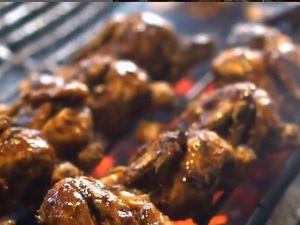 5 Resep Bumbu Oles Ayam Bakar Pedas Manis untuk Acara Malam Tahun Baru