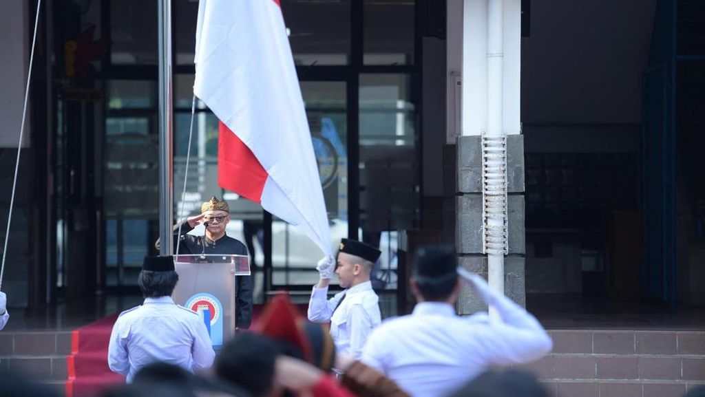 Bukan di Kantornya, Mendikdasmen Upacara Hardiknas di Regina Pacis Bogor Bukan di Kantornya, Mendikdasmen Upacara Hardiknas di Regina Pacis Bogor