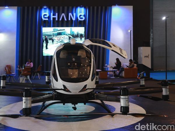 Melihat Langsung Mobil Terbang yang Dipakai iShowSpeed di China