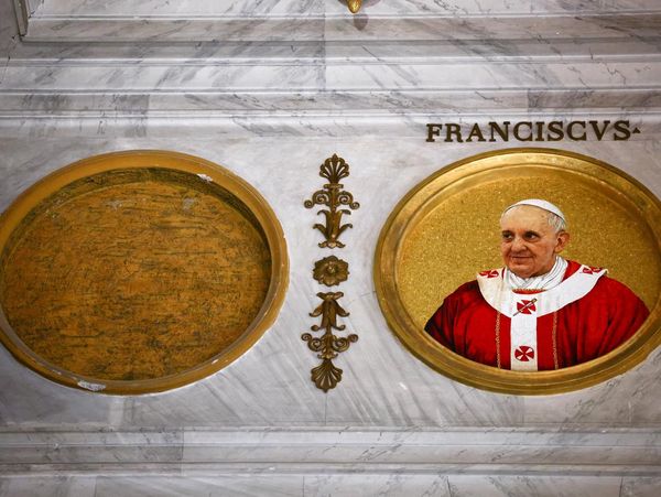 Mosaik Baru Paus Fransiskus Hiasi Basilika di Roma