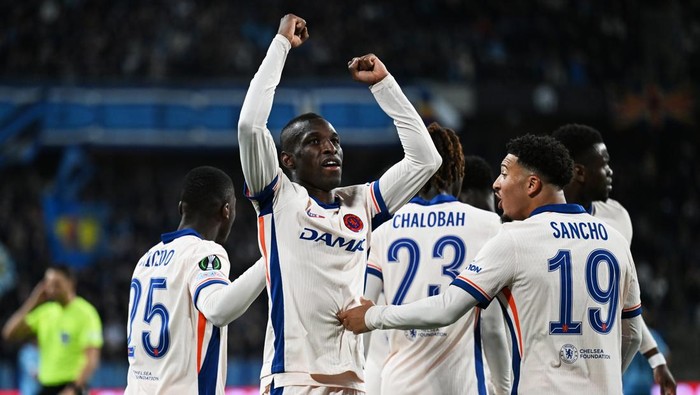 STOCKHOLM, SWEDEN - MAY 01: Nicolas Jackson of Chelsea celebrates scoring his teams fourth goal with team mates during the UEFA Conference League 2024/25 Semi Final First Leg match between Djurgarden and Chelsea FC at Stockholm Arena on May 01, 2025 in Stockholm, Sweden. (Photo by Darren Walsh/Chelsea FC via Getty Images)