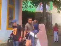 Momen Oknum Polisi di Ternate Ngamuk Sambil Bawa Pisau di Sekolah Dasar