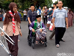 Belasan Calon Haji Tertunda Berangkat Termasuk Wabup Trenggalek dan Istri