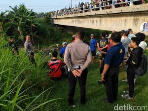 Fakta-Fakta Mobil Tercebur Sungai di Nganjuk, 1 Korban Meninggal Fakta-Fakta Mobil Tercebur Sungai di Nganjuk, 1 Korban Meninggal