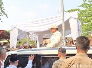 Prabowo ke SDN Cimahpar 5 Bogor di Peringatan Hardiknas, Siswa Antusias