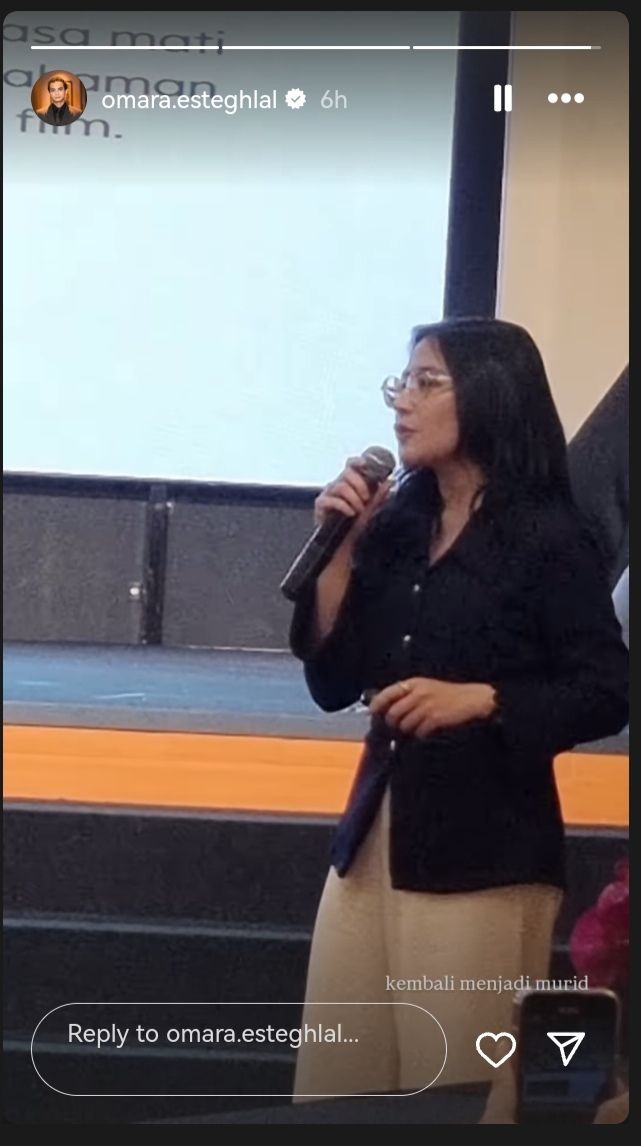 Omara hadir di kelas yang diajar oleh Prilly Latuconsina