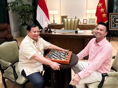 Kala Raffi Ahmad Main Catur dengan Prabowo Subianto