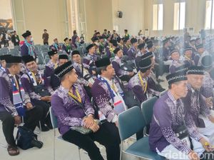 Keberangkatan 10 Calhaj Asal Bandung Tertunda gegara Visa Keberangkatan 10 Calhaj Asal Bandung Tertunda gegara Visa