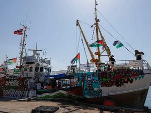 Kapal Angkut Aktivis-Bantuan Kemanusiaan ke Gaza Diserang Drone Kapal Angkut Aktivis-Bantuan Kemanusiaan ke Gaza Diserang Drone