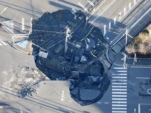 Pilu Lansia Jatuh ke Sinkhole, Jasadnya Ditemukan 3 Bulan Kemudian Pilu Lansia Jatuh ke Sinkhole, Jasadnya Ditemukan 3 Bulan Kemudian