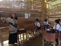 Video: Miris! Siswa SMPN 6 Buntu Malangka Belajar di Kelas Mirip Gubuk