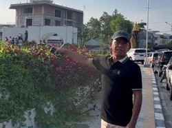 Wawalkot Zaki Temukan Taman Tak Terawat-Lampu Hilang di Kebun Bunga Medan