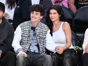 5 Gaya Couple Kylie Jenner dan Timothee Chalamet Kencan di Pertandingan Basket 5 Gaya Couple Kylie Jenner dan Timothee Chalamet Kencan di Pertandingan Basket