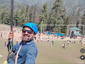 Detik-detik Serangan Pahalgam Terekam Turis yang Naik Zipline Detik-detik Serangan Pahalgam Terekam Turis yang Naik Zipline