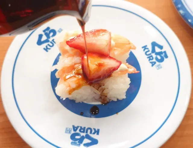 Unik! Resto Ini Sajikan Menu Sushi Pakai Stroberi dan Keju