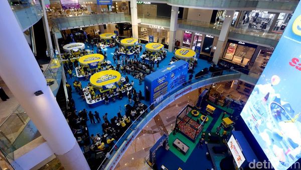 Warga Serbu Tiket Pesawat Murah di Travel Fair