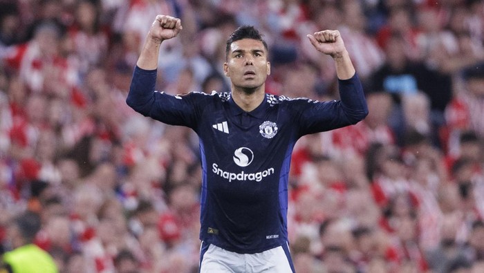 2212369786 Carlos Casemiro of Manchester United celebrates a goal during the UEFA Europa League 2024/25 semifinal first leg match between Athletic Club and Manchester United at San Mames Stadium in Bilbao, Spain, on May 1. (Photo by Guillermo Martinez/NurPhoto via Getty Images)