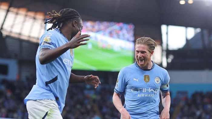 MANCHESTER, ENGLAND - MAY 02: Kevin De Bruyne of Manchester City celebrates after scoring their sides first goal during the Premier League match between Manchester City FC and Wolverhampton Wanderers FC at Etihad Stadium on May 02, 2025 in Manchester, England. (Photo by James Gill - Danehouse/Getty Images)