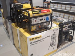 Warga Berburu Genset, Senter, hingga Lilin Saat Listrik Padam di Bali