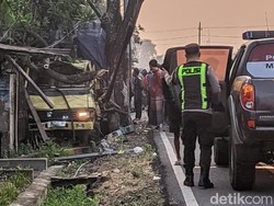 Truk Oleng Tabrak Pesepeda hingga Tewas di Bojonegoro, Sopir Terjepit