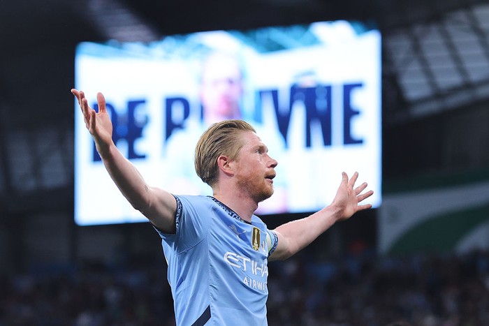 MANCHESTER, ENGLAND - MAY 02: Kevin De Bruyne of Manchester City celebrates after scoring their sides first goal during the Premier League match between Manchester City FC and Wolverhampton Wanderers FC at Etihad Stadium on May 02, 2025 in Manchester, England. (Photo by James Gill - Danehouse/Getty Images)