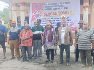 LMA Segel Kantor Kesbangpol Sorsel Imbas Hasil Seleksi Calon Anggota DPRK LMA Segel Kantor Kesbangpol Sorsel Imbas Hasil Seleksi Calon Anggota DPRK