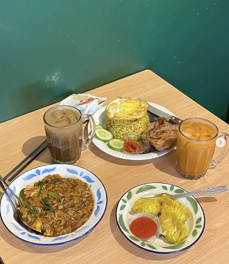Mampir Yuk! 5 Kopitiam di Bekasi Ini Punya Teh Tarik dan Bakmi Sedap
