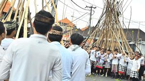 Melihat Tradisi Mekotek Saat Hari Raya Kuningan
