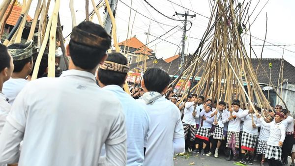 Melihat Tradisi Mekotek Saat Hari Raya Kuningan