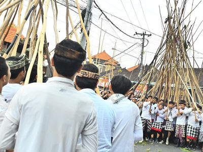 Melihat Tradisi Mekotek Saat Hari Raya Kuningan