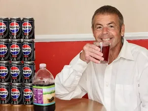 Kecanduan! Pria Ini Sehari Teguk 14 Kaleng Pepsi Kecanduan! Pria Ini Sehari Teguk 14 Kaleng Pepsi