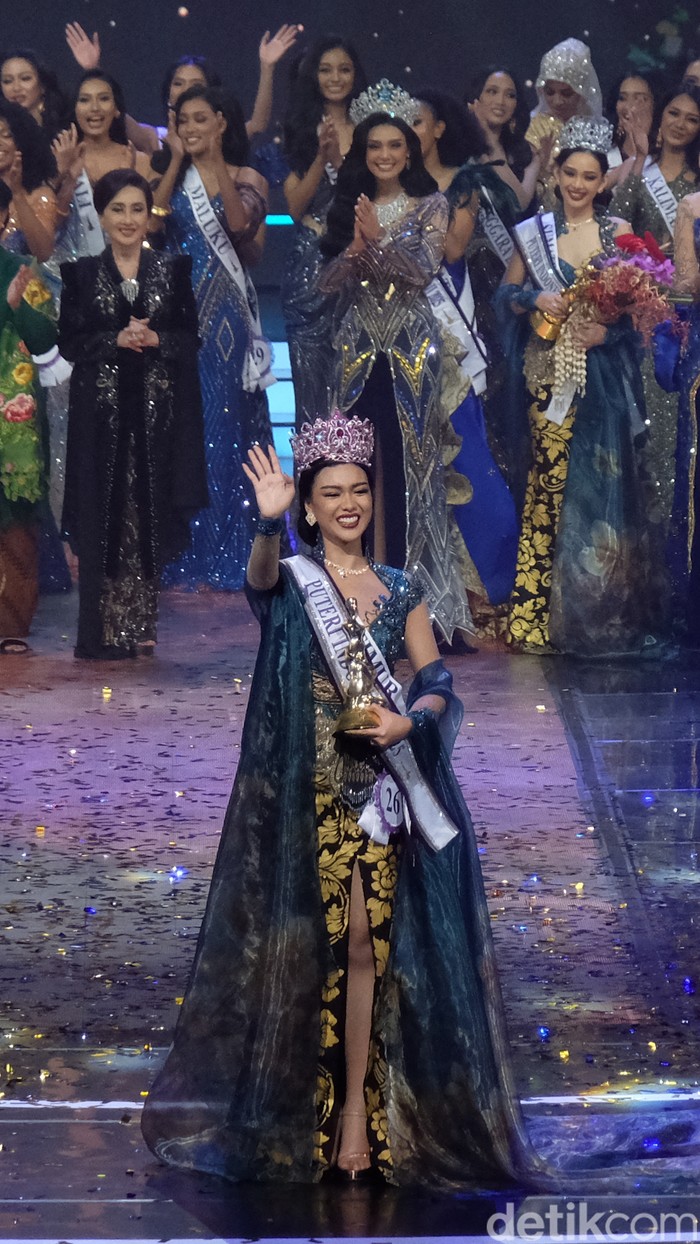 Firsta Yufi Amarta mengungguli penghargaan Puteri Indonesia 2025 yang diselenggarakan di Jakarta International Convention Center (JICC), Jakarta, Jumat (2/5/2025). Firsta berkompetisi dengan Melliza Xaviera Putri Yulian (DKI 1) di posisi 2 besar.
