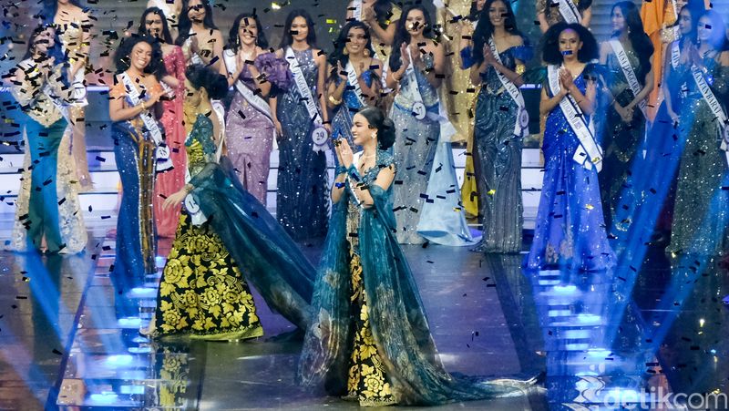 Firsta Yufi Amarta mengungguli penghargaan Puteri Indonesia 2025 yang diselenggarakan di Jakarta International Convention Center (JICC), Jakarta, Jumat (2/5/2025). Firsta berkompetisi dengan Melliza Xaviera Putri Yulian (DKI 1) di posisi 2 besar.
