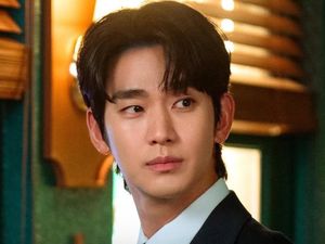 Video: Kim Soo Hyun Ajukan Aduan Tambahan terhadap Garo Sero Video: Kim Soo Hyun Ajukan Aduan Tambahan terhadap Garo Sero