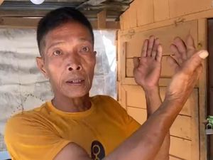 Cerita Saidi yang Rumahnya Ditabrak Tongkang Saat Hujan Petir-Listrik Padam