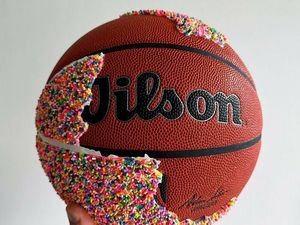 Objek Sehari-hari Jadi Manis dengan Taburan Sprinkle Kue