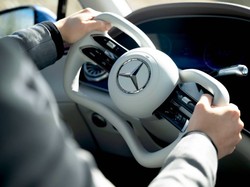 Mercedes-Benz Kenalkan Setir Modern, Desainnya Susah Buat Parkir Gak Sih?