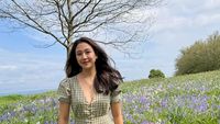 Foto: Senyum Manis Sherina Munaf di Skotlandia