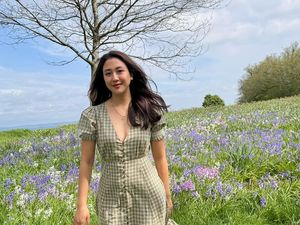 Foto: Senyum Manis Sherina Munaf di Skotlandia Foto: Senyum Manis Sherina Munaf di Skotlandia