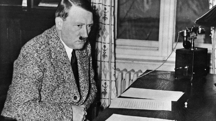 sejarah hitler